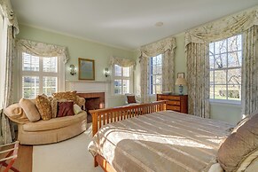 Elegant Paris Manor w/ Private Pool!