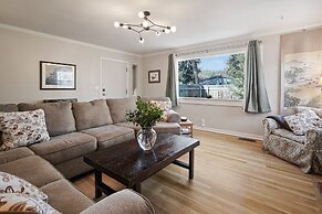 North West Nest 30 Day Minimum 2 Bedroom Home by RedAwning