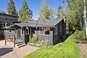 North West Nest 30 Day Minimum 2 Bedroom Home by RedAwning