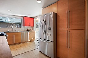 North West Nest 30 Day Minimum 2 Bedroom Home by RedAwning