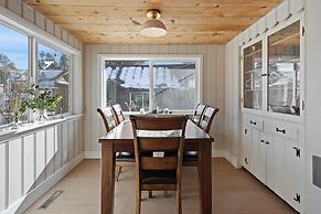 North West Nest 30 Day Minimum 2 Bedroom Home by RedAwning