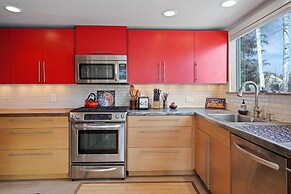 North West Nest 30 Day Minimum 2 Bedroom Home by RedAwning