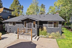 North West Nest 30 Day Minimum 2 Bedroom Home by RedAwning