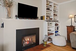 North West Nest 30 Day Minimum 2 Bedroom Home by RedAwning