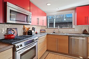 North West Nest 30 Day Minimum 2 Bedroom Home by RedAwning