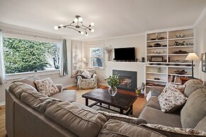 North West Nest 30 Day Minimum 2 Bedroom Home by RedAwning