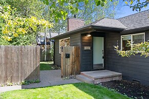 North West Nest 30 Day Minimum 2 Bedroom Home by RedAwning