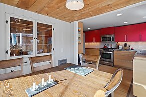 North West Nest 30 Day Minimum 2 Bedroom Home by RedAwning