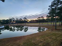 2804m 1 Bedroom Condo by RedAwning