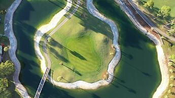 2804m 1 Bedroom Condo by RedAwning