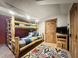 Be410 Bridge End Pet Friendly 3 Bedroom Condo by RedAwning