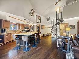 Be410 Bridge End Pet Friendly 3 Bedroom Condo by RedAwning