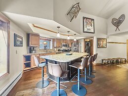 Be410 Bridge End Pet Friendly 3 Bedroom Condo by RedAwning