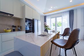 Private Modern 3 Bedroom Pool Villa- AV1