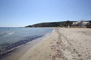 Room in Apartment - Pelagos Studios by Frangki 3