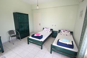 Room in Apartment - Pelagos Studios by Frangki 3