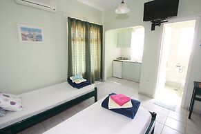 Room in Apartment - Pelagos Studios by Frangki 3