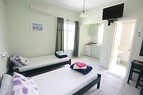 Room in Apartment - Pelagos Studios by Frangki 3