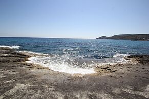 Room in Apartment - Pelagos Studios by Frangki 3