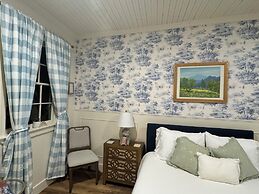 The Rockhound Boutique Hotel