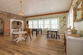 The Rockhound Boutique Hotel