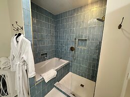 The Rockhound Boutique Hotel