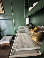 The Rockhound Boutique Hotel