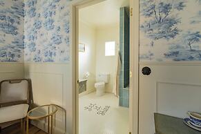 The Rockhound Boutique Hotel