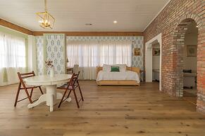The Rockhound Boutique Hotel