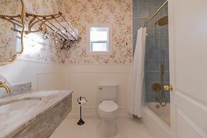 The Rockhound Boutique Hotel