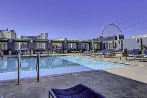 Sapphire Skyline Premium Suite