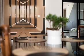 Aviator Superior by 3City Rentals