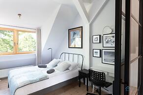 Aviator Superior by 3City Rentals