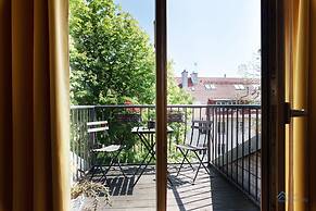 Aviator Superior by 3City Rentals