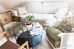 Aviator Superior by 3City Rentals