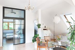 Aviator Superior by 3City Rentals