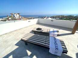 Luxurious Seafront Penthouse