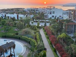 Luxurious Seafront Penthouse