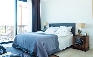 Luxurious Seafront Penthouse