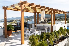 Luxurious Seafront Penthouse