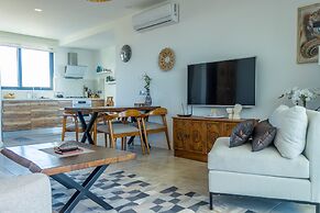 Luxurious Seafront Penthouse