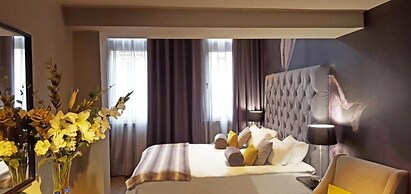 Empress Palace Hotel