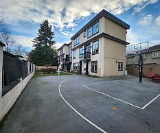 Empress Palace Hotel