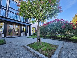 Empress Palace Hotel