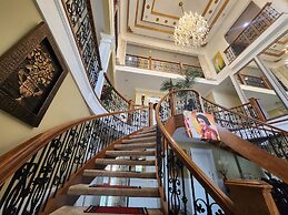 Empress Palace Hotel