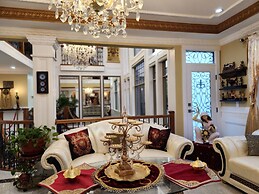 Empress Palace Hotel