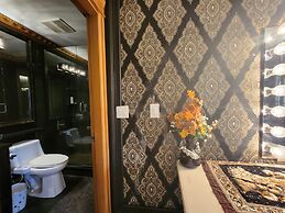 Empress Palace Hotel