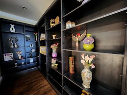 Empress Palace Hotel