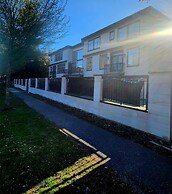 Empress Palace Hotel