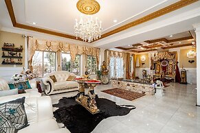 Empress Palace Hotel